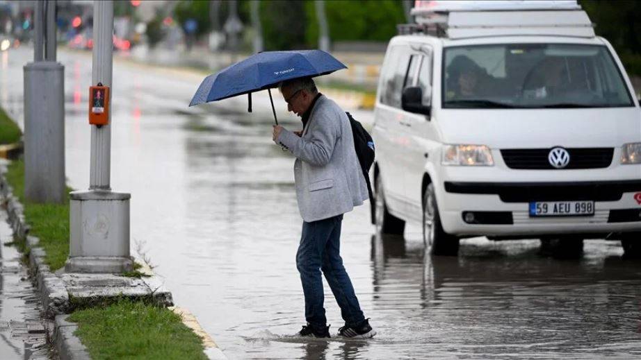 Edirne’yi sağanak vurdu! Cadde ve sokaklar göle döndü 12